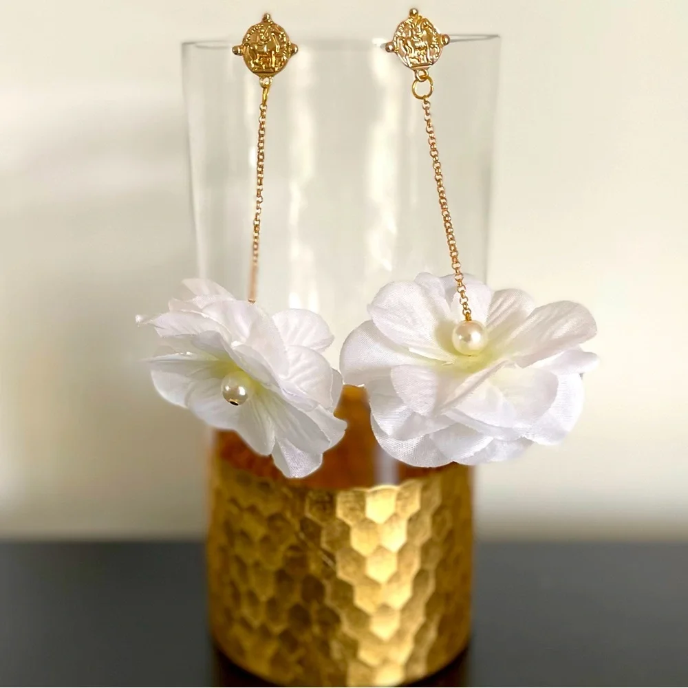 Urban Outfitters Flowers Dangle Earrings